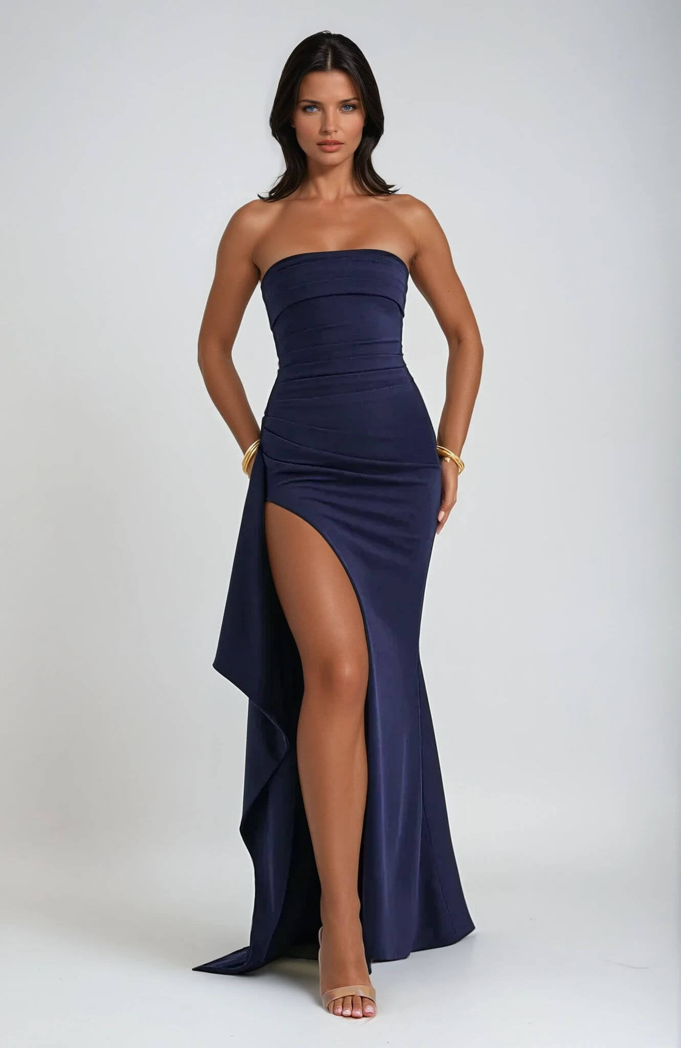 Amira – Radiant Dress with Split in Elegant Fit