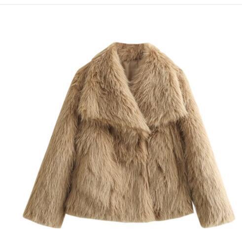 Luxurious plush women's winter coat with turn-down collar | Trendy short model