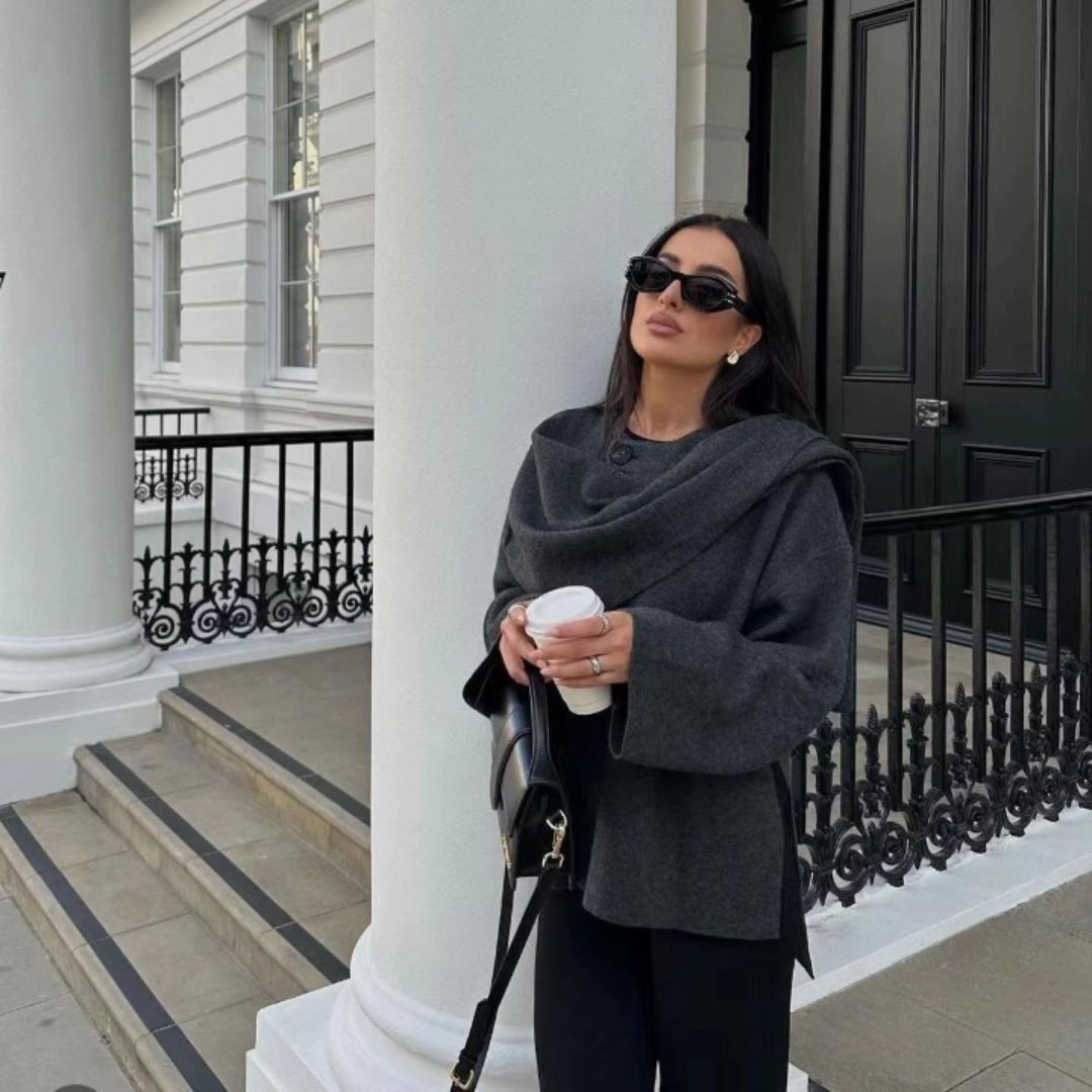 Oversized wool coat with button closure and luxury lining