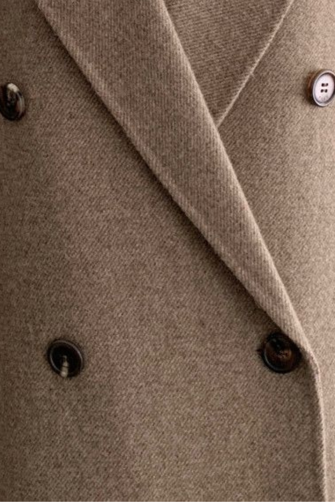 Elegant Long Winter Coat for Women with Double-Breasted Design and Ribbed Cuffs - Warm and Comfortable