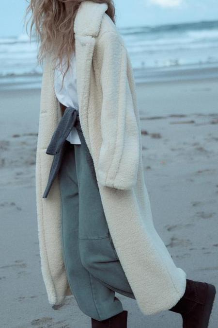 Long Winter Coat for Women Made of Soft Teddy Fabric with Lapel Collar and Side Pockets for Extra Warmth and Comfort