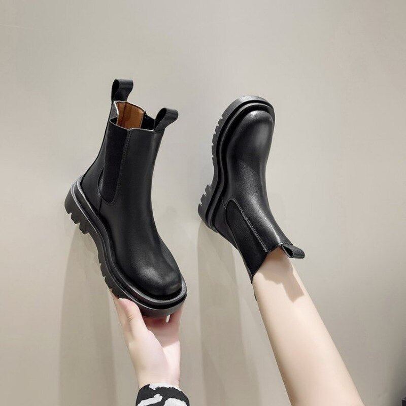 Rina Women's Knee-High Boots Black | Retro Style with Sturdy Heel