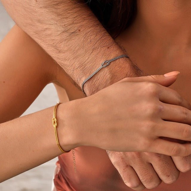 LUNA | Timeless Love Knot Bracelet in Minimalist Style