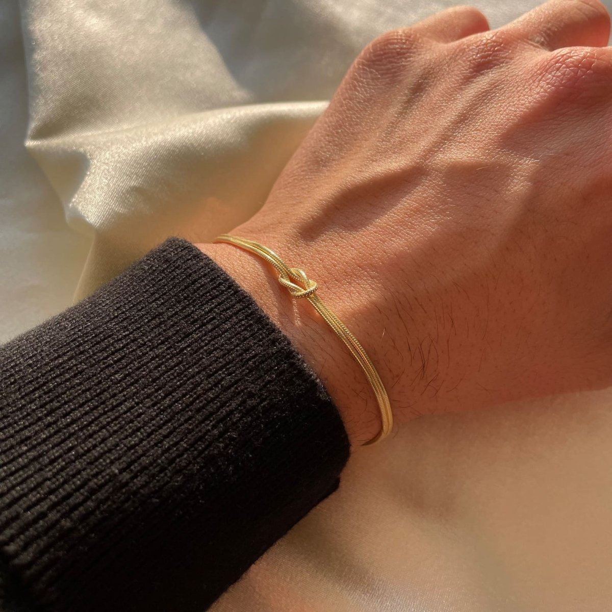 LUNA | Timeless Love Knot Bracelet in Minimalist Style