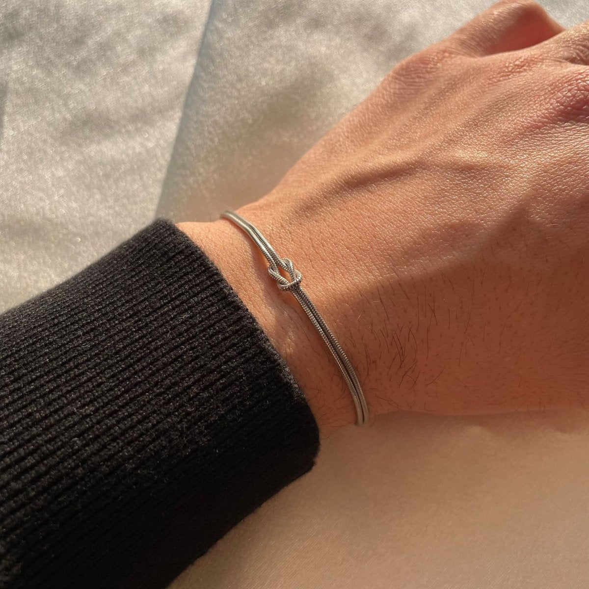 LUNA | Timeless Love Knot Bracelet in Minimalist Style