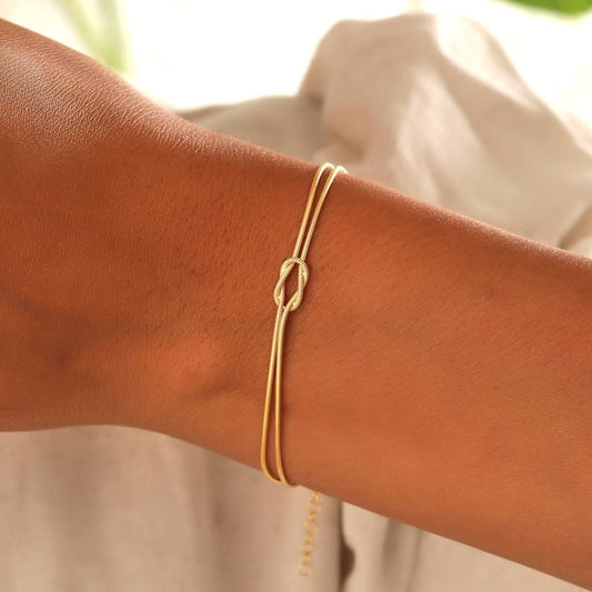 LUNA | Timeless Love Knot Bracelet in Minimalist Style