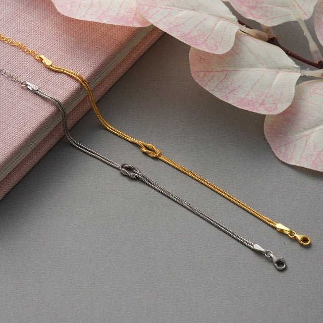 LUNA | Timeless Love Knot Bracelet in Minimalist Style