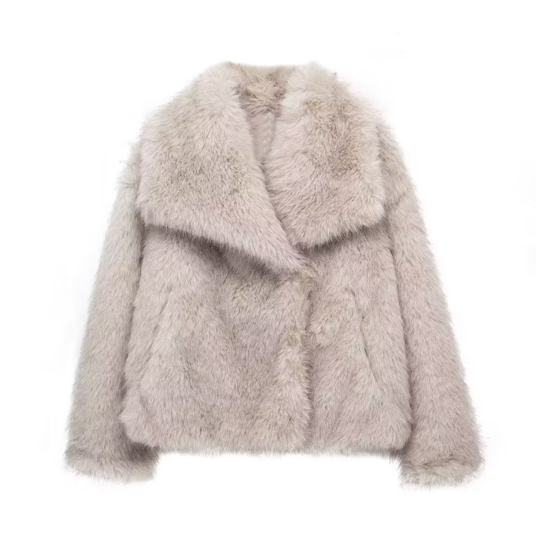Luxurious plush women's winter coat with turn-down collar | Trendy short model